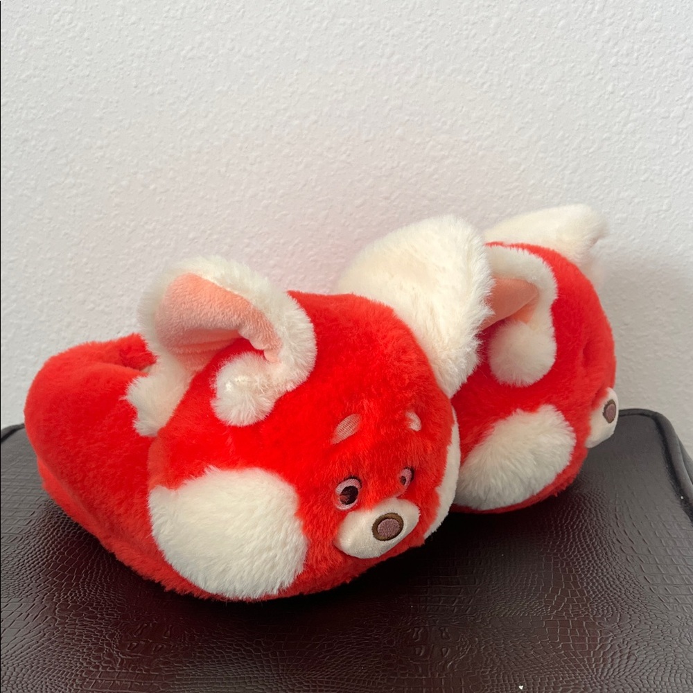 DISNEY Turning Red Panda Slippers Size M 2/3